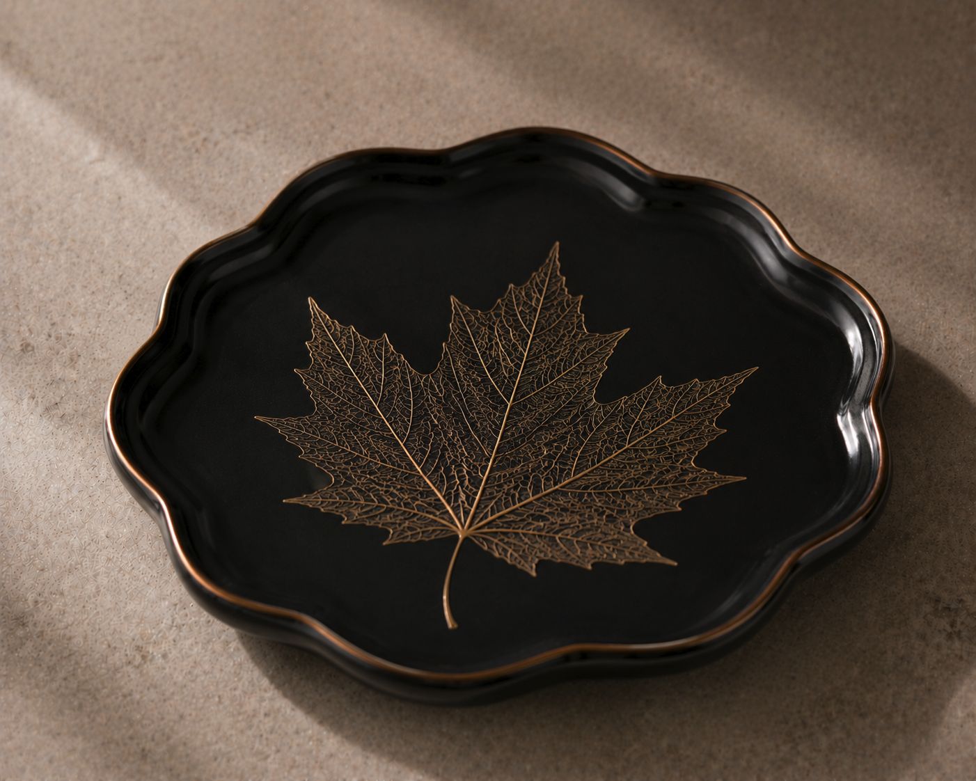 Maple Scalloped Tray selected view